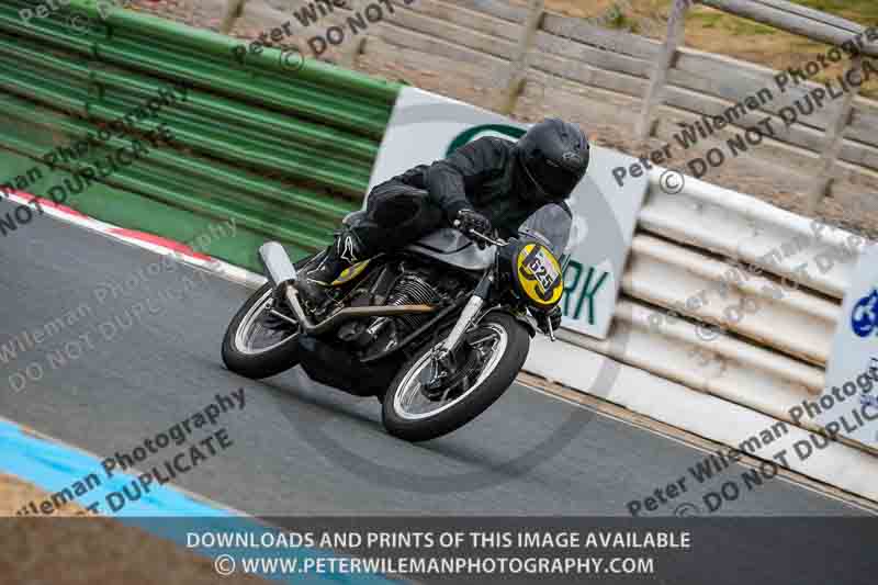 Vintage motorcycle club;eventdigitalimages;mallory park;mallory park trackday photographs;no limits trackdays;peter wileman photography;trackday digital images;trackday photos;vmcc festival 1000 bikes photographs